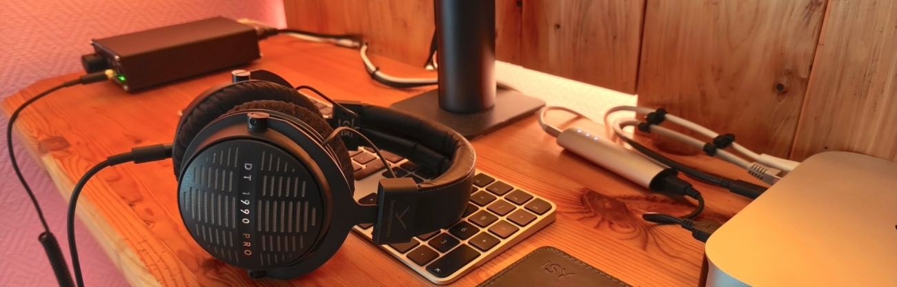 beyerdynamic DT 1990 PRO MKII - Desktop Setup